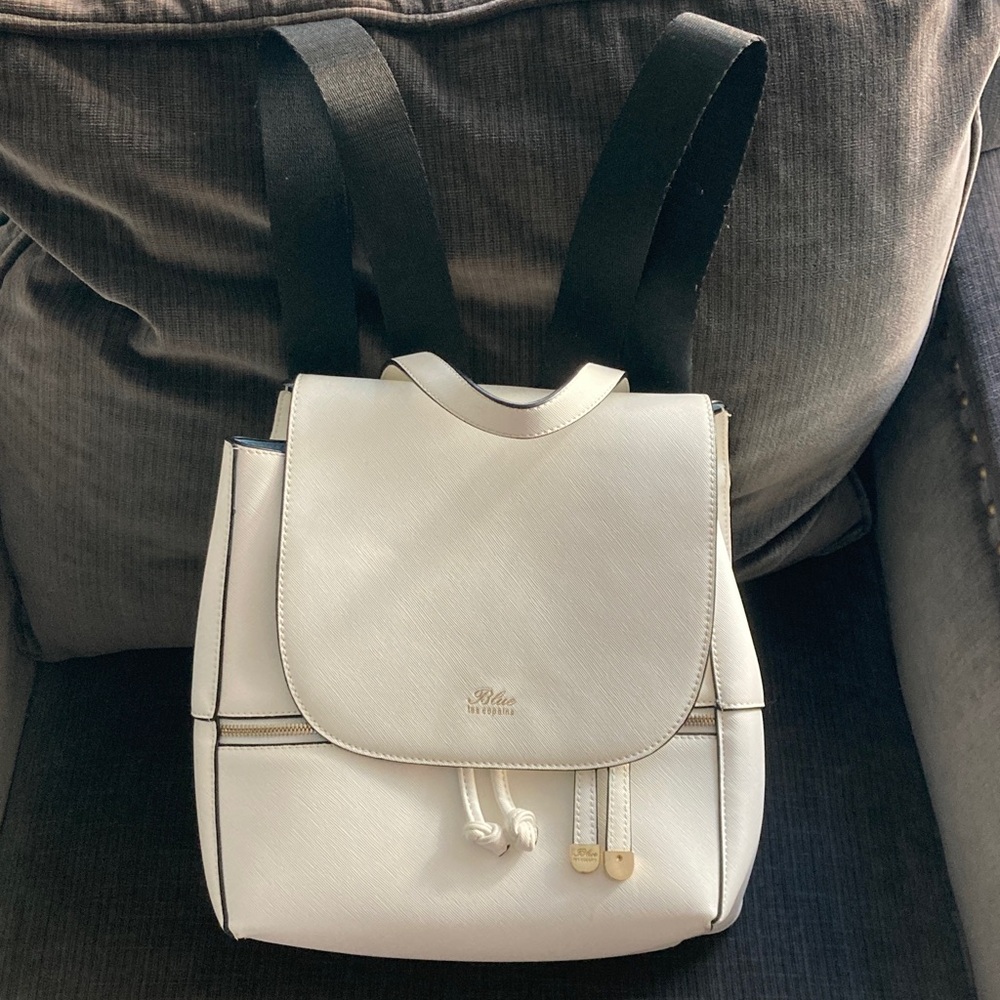 Blue Les Copains White Backpack, very structured beautiful leather bag. EUC